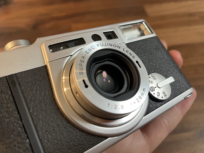 フジフイルムの高級コンパクトカメラ「クラッセＷ」 – カメトリ